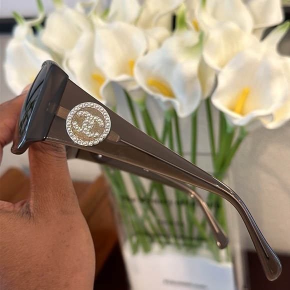 VINTAGE CHANEL Brown Gradient Pearl Cocomark Sunglasses 🕶️✨ - Picture 6 of 16